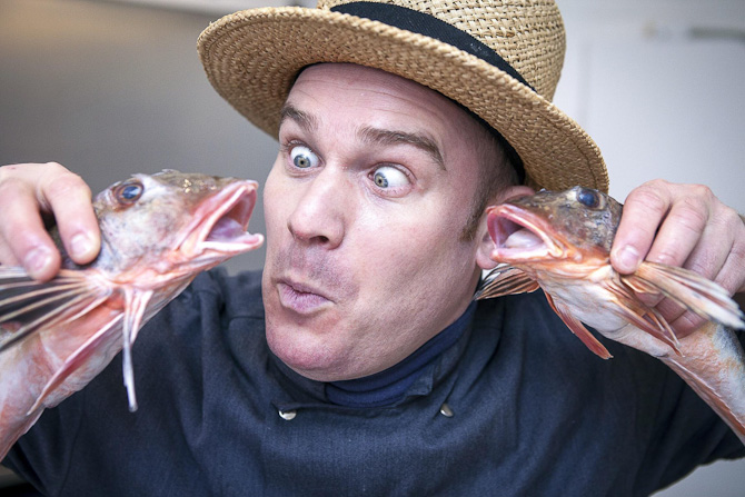Rasmus. Med hat og fisk - snubbet fra Windsor Fisk på Facebook 