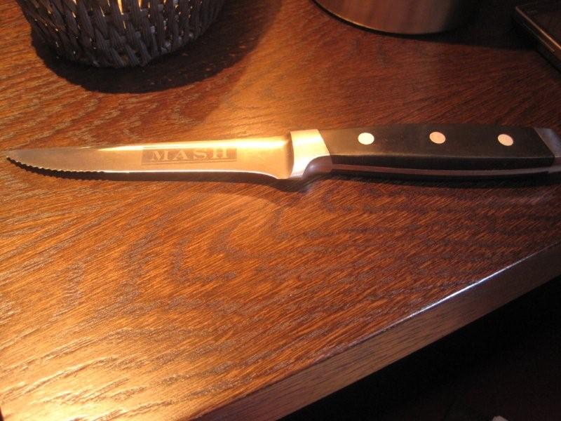 Dr. Alban sang "It's my life" - jeg skriver "It's my knife". Men det er Mash, der ejer den.
