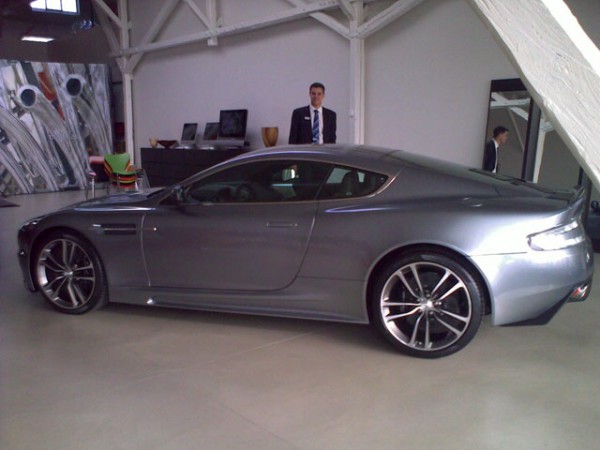 Aston Martin DBS - rasende kvik og lækker.