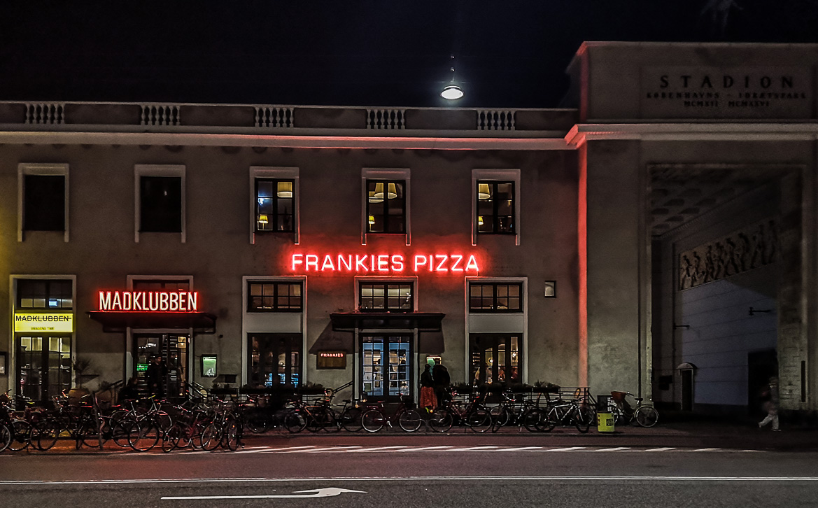 Frankies Pizza - åbning med ananas, Krone-bil, og slutseddel